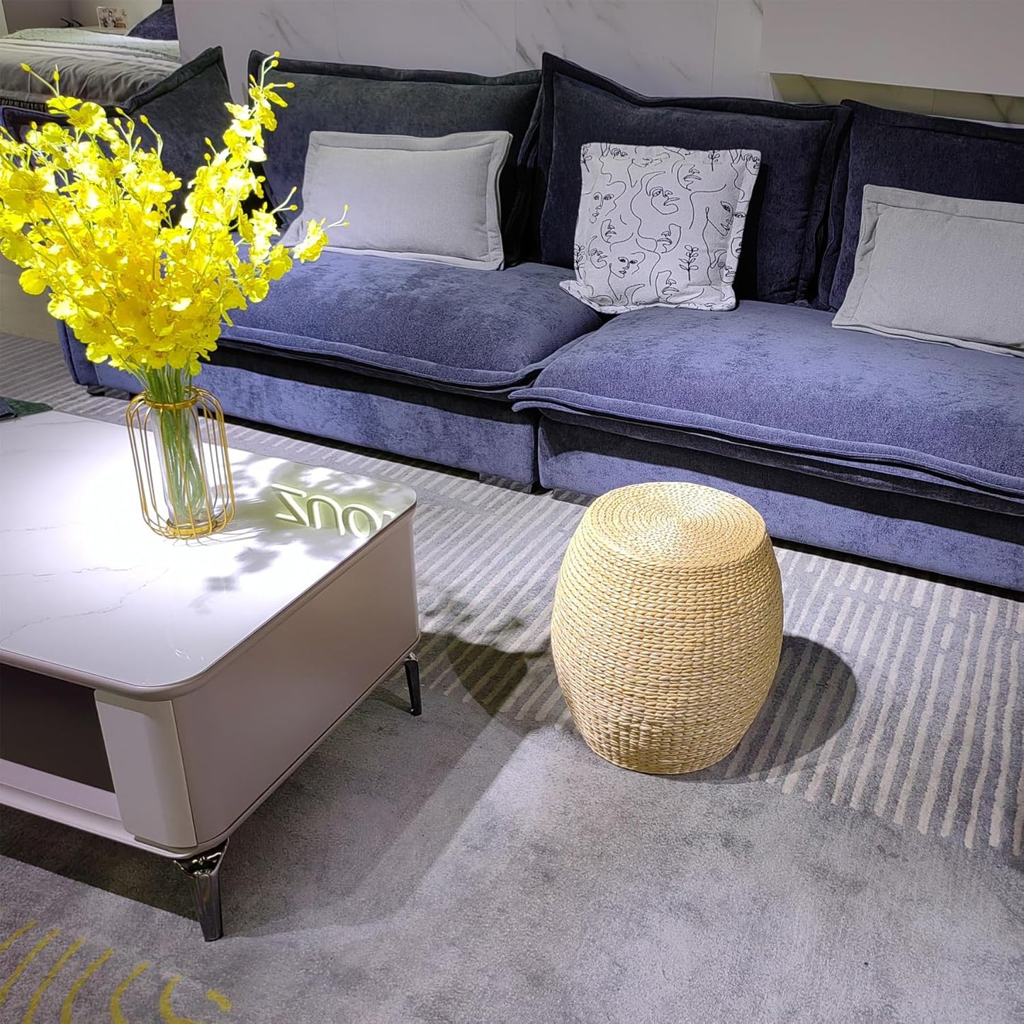 Round Poufs Ottoman,Hand Woven Natural Braided Cattail Ottomans Pouf for Patio,Home,Office,Living Room,Bedroom Indoor Outdoor Porch,Seagrass Footstool/Floor Accent Chair,Ottoman Foot Rest (Round)